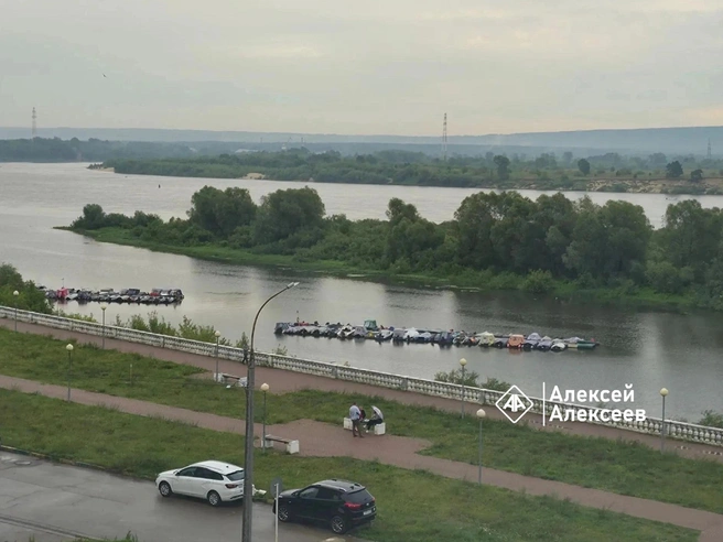 Последствия урагана в Дзержинске: понтон с лодками унесло по реке | Источник: Алексей Алексеев / vk.com