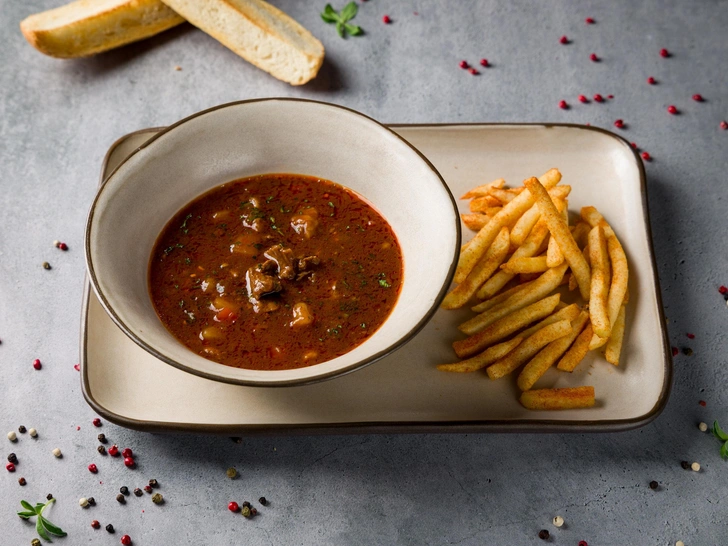 Рецерт дня: гуляш от шеф-повара Анатолия Аношина