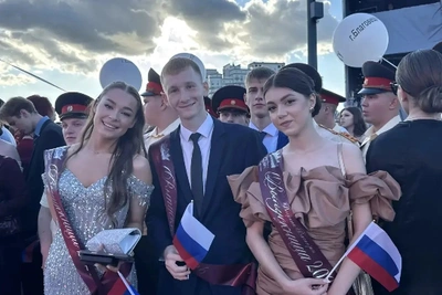 Благовещенск прощается с выпускниками школ
