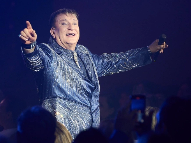 Сергей Пенкин приехал на «Суворочку» бесплатно и спел рядом со зрителями, не прячась от ливня | Источник: penkinofficial / Instagram (экстремистская организация, деятельность запрещена на территории РФ)