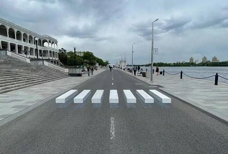 Прикол дня: в Москве появился первый 3D пешеходный переход 😱