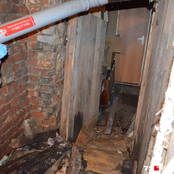 Часть труб люди заменили на новые — потому что старые сгнили | Источник: Максим Улитов / 71.RU