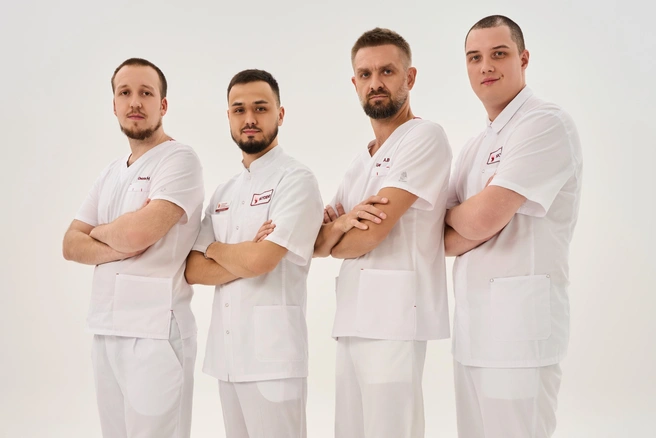Клиника гордится своими специалистами | Источник: SKYDENT