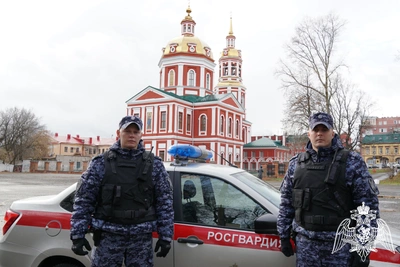 В Кирове задержали хулиганов, сломавших вывески в торговом центре