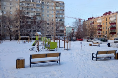 В Кургане вандалы испортили детскую площадку петардами