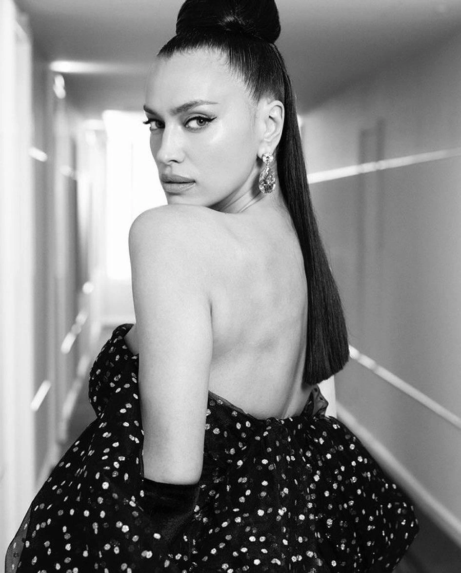 Успели рассмотреть украшения? | Источник: irinashayk/ instagram.com (деятельность соцсети запрещена в России)