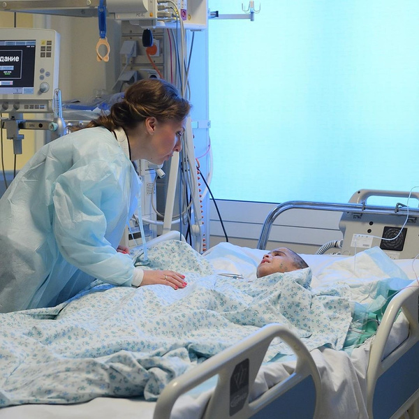 Анна Кузнецова и Айша в больнице