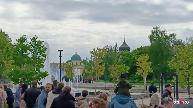 На парад Победы в Туле большинство туляков смотрели из-за кордона | Источник: Максим Улитов / 71.RU