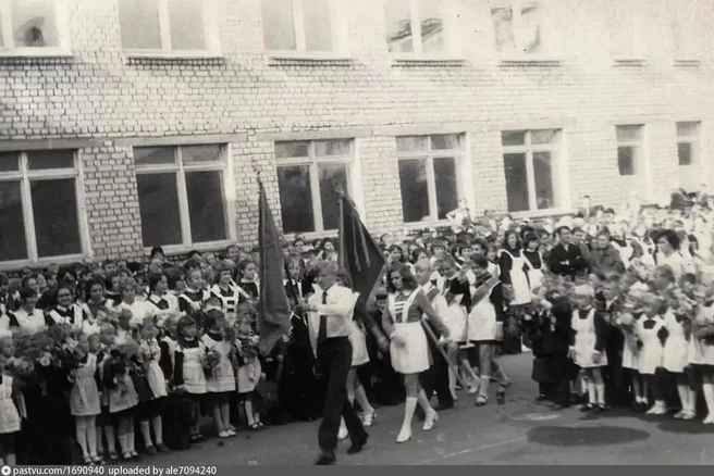 Торжественные мероприятия в школе № 47, 1975 год | Источник: pastvu.com