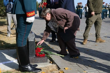 К стеле возложили цветы | Источник: пресс-служба правительства Пермского края / permkrai.ru