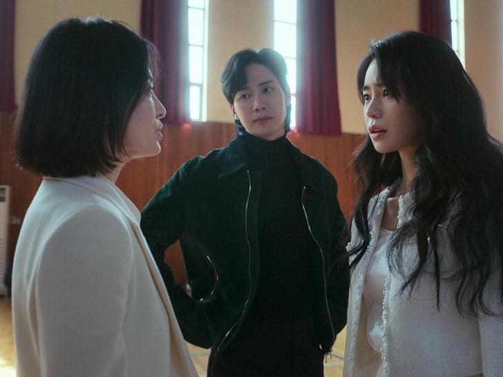 Сон Хе Гё в роли Мун Дон Ын | Источник: Кадр из дорамы «Слава»