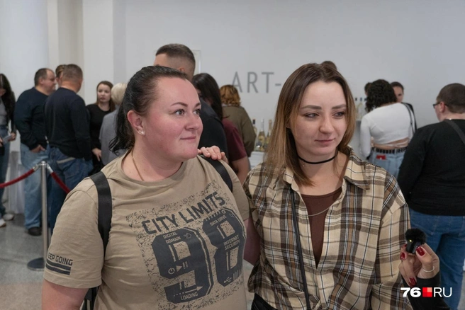 Подруги давно следят за творчеством группы и ходят на концерты «Зверей» в разных городах России | Источник: Кирилл Поверинов / 76.RU