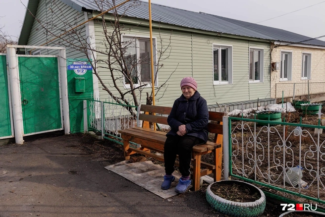 Галина — одна из тех, кто регулярно жаловался властям на обрушение | Источник: Ирина Шарова / 72.RU
