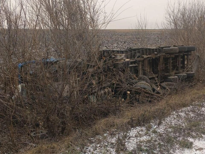 Одно из транспортных средств улетело в кювет | Источник: Центр по делам ГО, ПБ и ЧС Самарской области