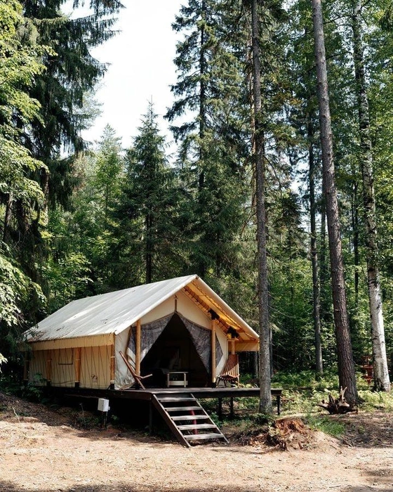 Так выглядит лодж-тент | Источник: WELCOME TO FOREST | Экодеревня | Глэмпинг| Пермь / Vk.com