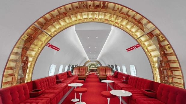Пристегните ремни: бар в самолете при отеле TWA Hotel