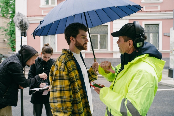 «Пришел на кастинг сам»: сын Тины Канделаки втайне присоединился к сериалу «Постучись в мою дверь»