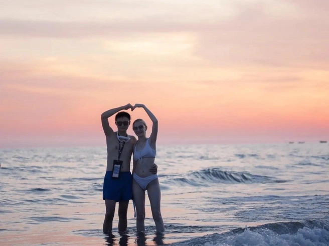 Девушка познакомила парня с мамой, и она хорошо приняла молодого человека | Источник: Екатерина Янь