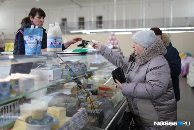Россияне переводят все расчеты в наличку | Источник: Евгений Софийчук / NGS55.RU