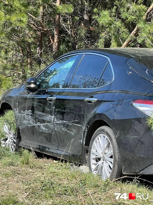 Автомобиль тоже заметно помяло | Источник: читатель 74.RU