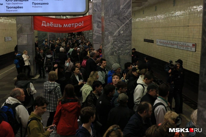 На станции Сокольники собрались толпы | Источник: Артем Устюжанин / MSK1.RU