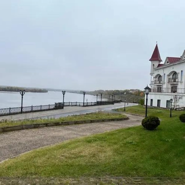 В Угличе второй год пытаются продать бывший отель «Азимут». Цену снизили в 5 раз, желающих нет