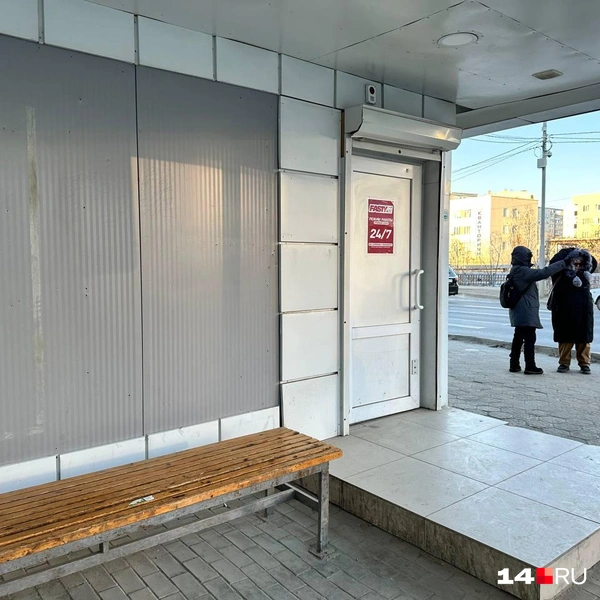 Первая скамейка снаружи | Источник: Илья Константинов / 14.RU