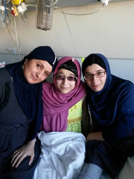 Одна из сиамских близнецов Гита попала в больницу из-за проблем с почками – фото