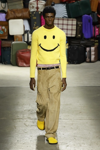 Moschino ss25 | Источник: Ik Aldama | Legion Media