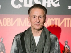 Меньшиков, Шнуров и Кеосаян похулиганили в театре