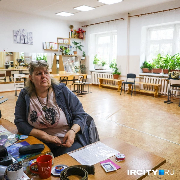 Педагог дополнительного образования Татьяна Гурова проводит здесь с детьми разные праздники, занимается с волонтерами | Источник: Ксения Филимонова / «ИрСити»