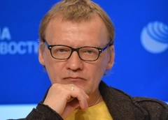 Алексей Серебряков о внучке: «Превращаюсь просто в медузу, когда она на меня смотрит»