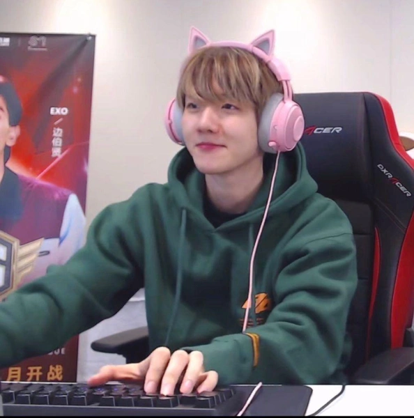 Источник: V Live