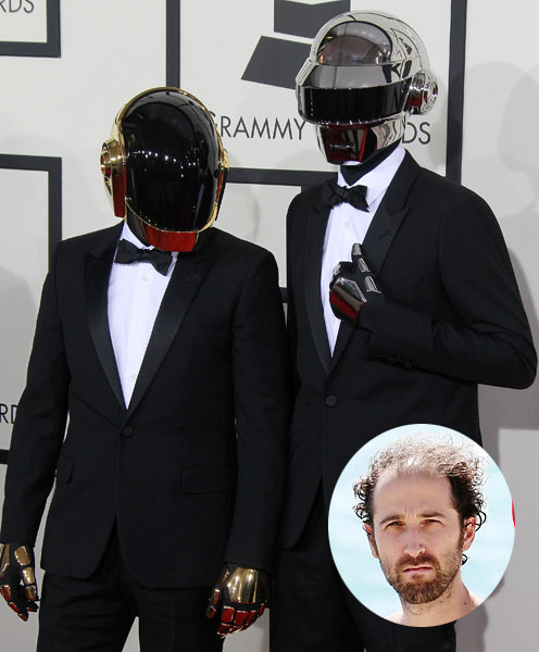 Участники Daft Punk скрывают свои лица под шлемами