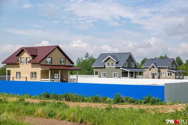 Пермяки покупают и частные жилые дома, но оформить такую сделку стало сложнее | Источник: Кирилл Поверинов / 76.RU