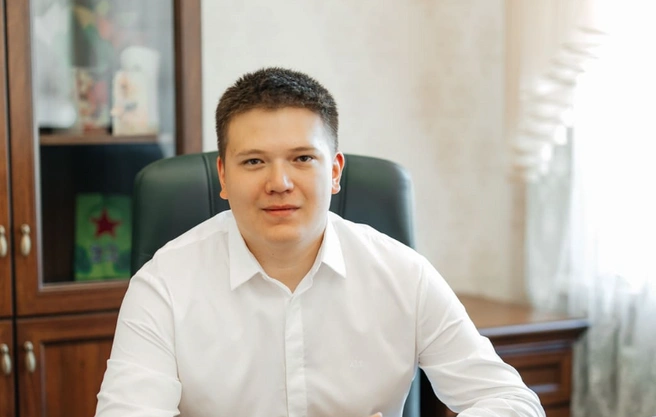 «Мы занимаемся с детьми углубленным развитием языковой среды, всесторонне подходим к развитию их творческих навыков и используем преемственность между детским садом и школой»,&nbsp;— говорит Иван | Источник: Ксения Зимина
