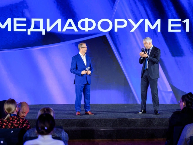 На сцену поднялся исполняющий обязанности мэра Екатеринбурга Рустам Галямов | Источник: Максим Комаров / Городские порталы