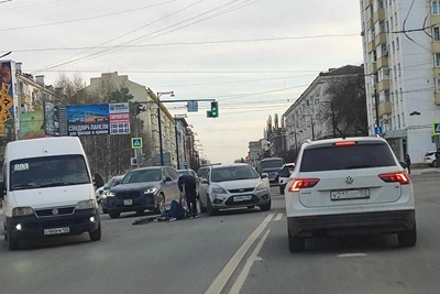 В Уфе автомобиль сбил самокатчика на улице Ленина