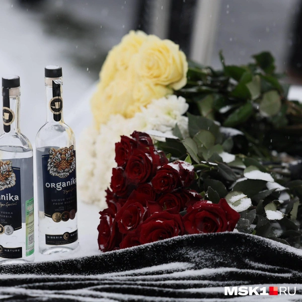 Александра Олейникова похоронили на 34-м участке Троекуровского кладбища | Источник: Артем Устюжанин / MSK1.RU