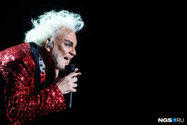 Короткая эра артиста — с белоснежной гривой и драматичными бровями | Источник: Александр Ощепков / NGS.RU