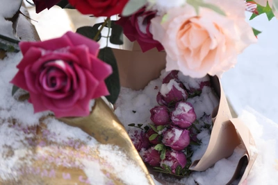 В Приморье женщина украла цветы с могилы участника СВО