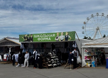 Больше всего павильонов с одеждой  | Источник: Ольга Донская / 14.RU
