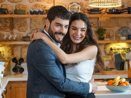 Весил 120 кило, но стал секс-символом. Визит в РФ, скандал с коллегой по «Ветреному» и смерть мамы Акына Акынезю