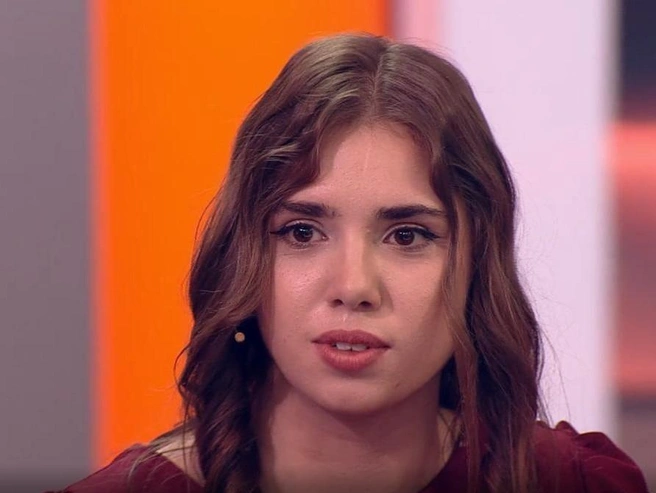 Анна мужественно призналась в семейной драме на всю страну&nbsp;— до этого у нее не принимали заявление | Источник: кадр из телепередачи «Пусть говорят» (16+), Первый канал