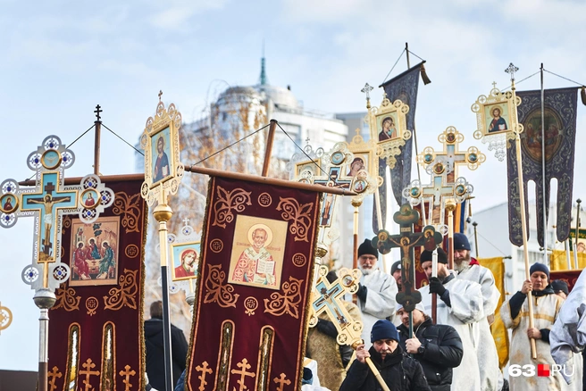 Хоругви, кресты и иконы на улицах областной столицы | Источник: Роман Данилкин / 63.RU
