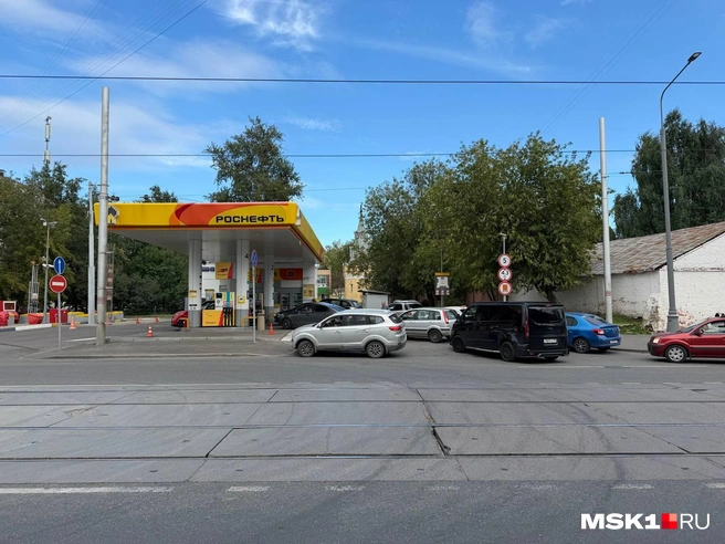 Очередь у заправки в Москве | Источник: Екатерина Рябчук / MSK1.RU