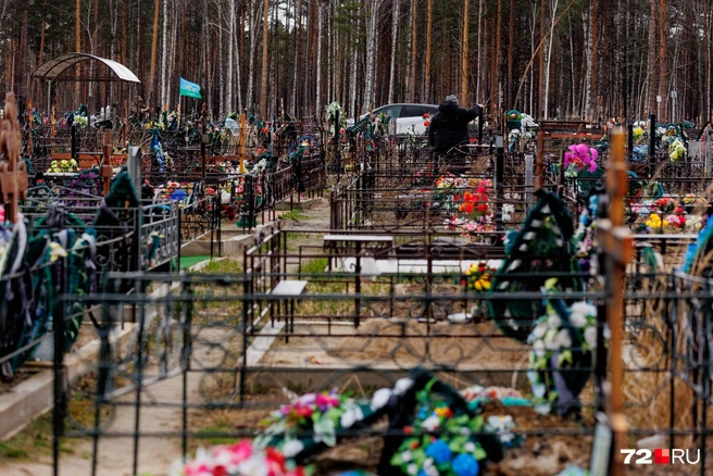 Вокруг почти нет памятников, лишь кресты | Источник: Ирина Шарова / 72.RU