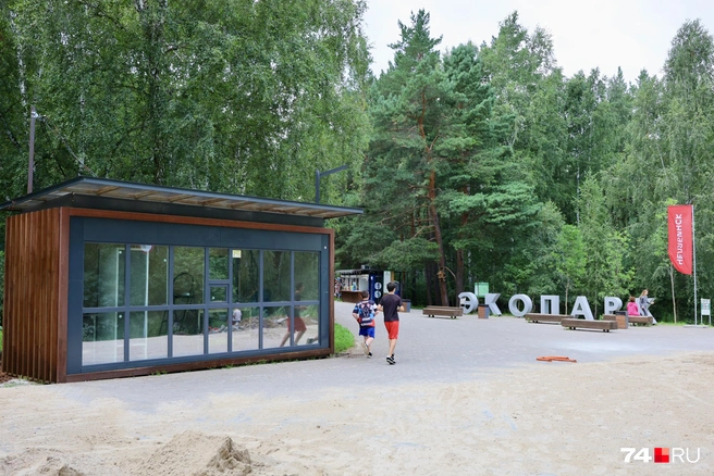 Сразу после красивой входной группы — новый павильон. Скоро здесь начнут печь блины | Источник: Наталья Лапцевич