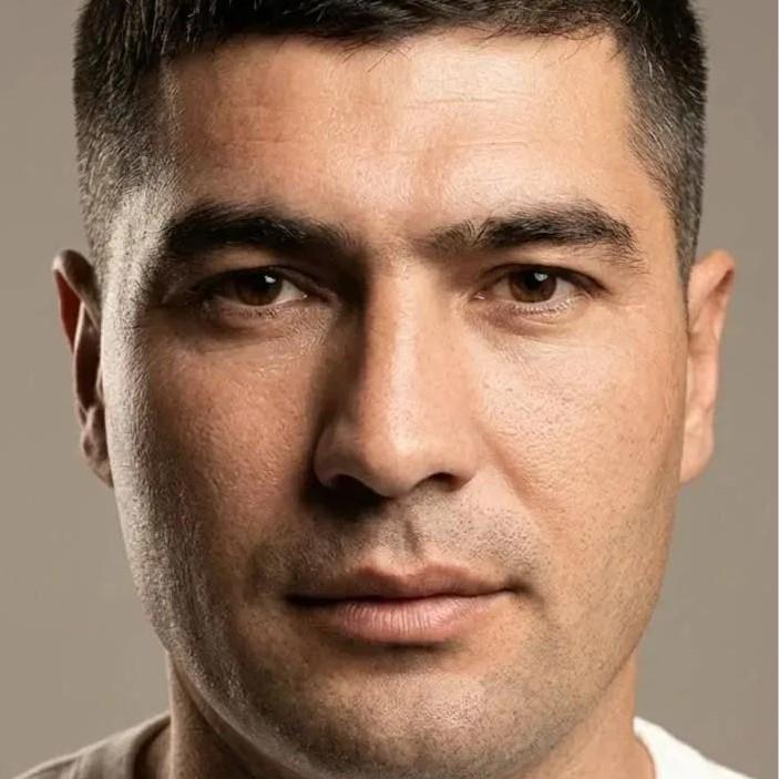 <p>Ойбек Аликулов</p>