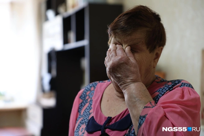 Больше всего ей жаль молодежь, которая здесь живет. Валентина не выдержала эмоций | Источник: Евгений Софийчук / NGS55.RU